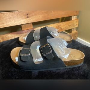 New (w/o tags) Skechers Luxe Foam Slide/Two Strap Style Sandals Black
